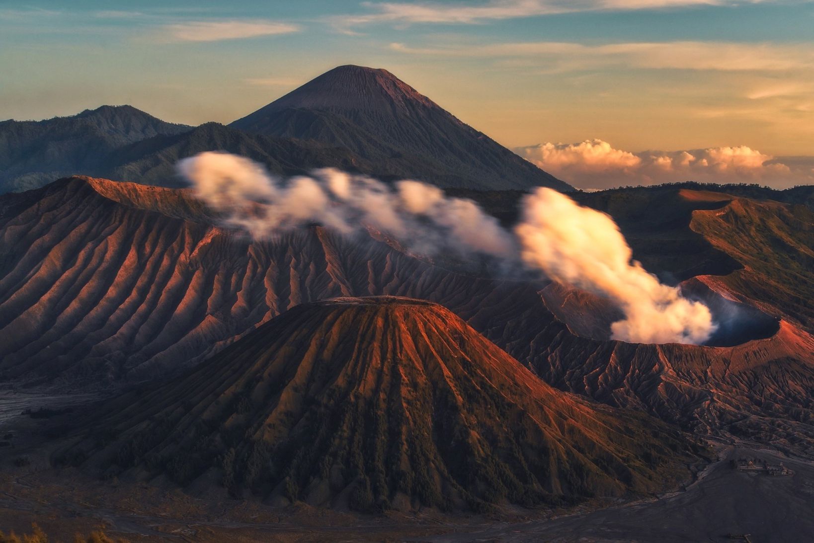 Вулкан семеру Индонезия