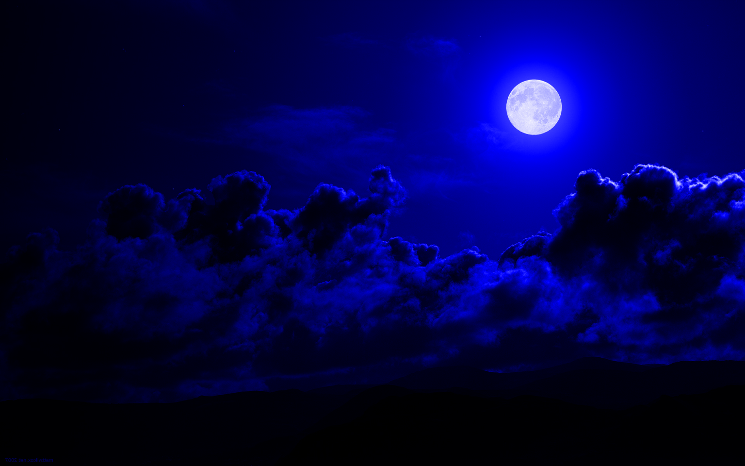 Синее небо ночью