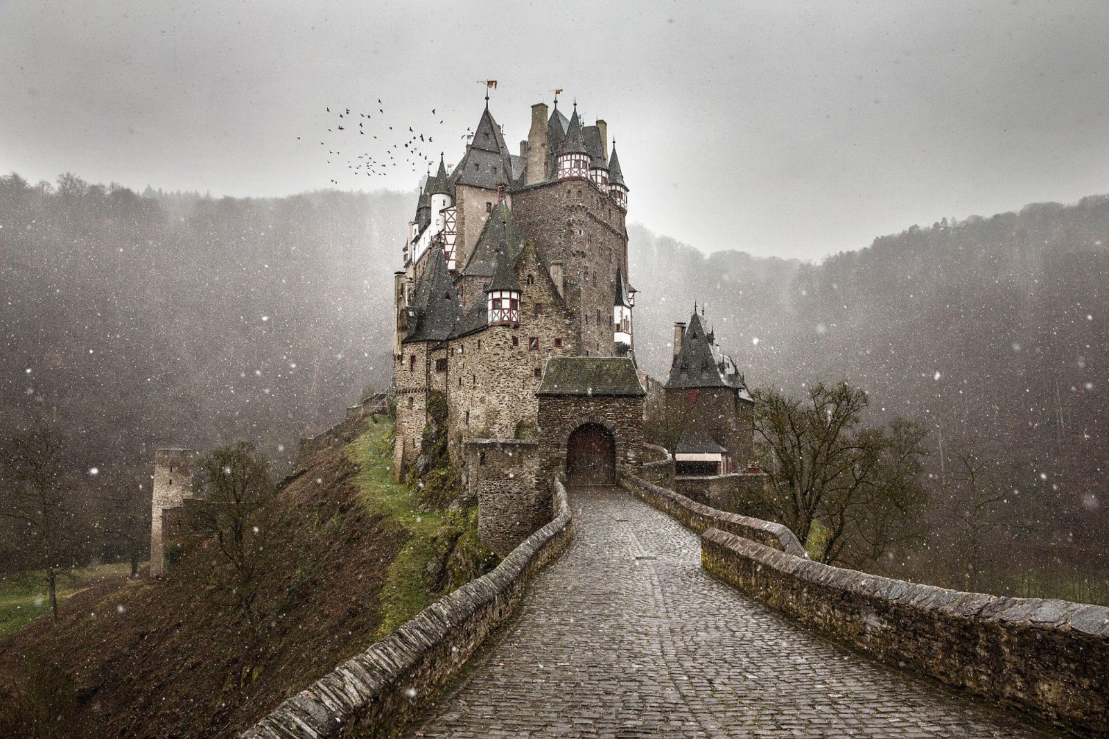 Замок Эльц Германия в снегу