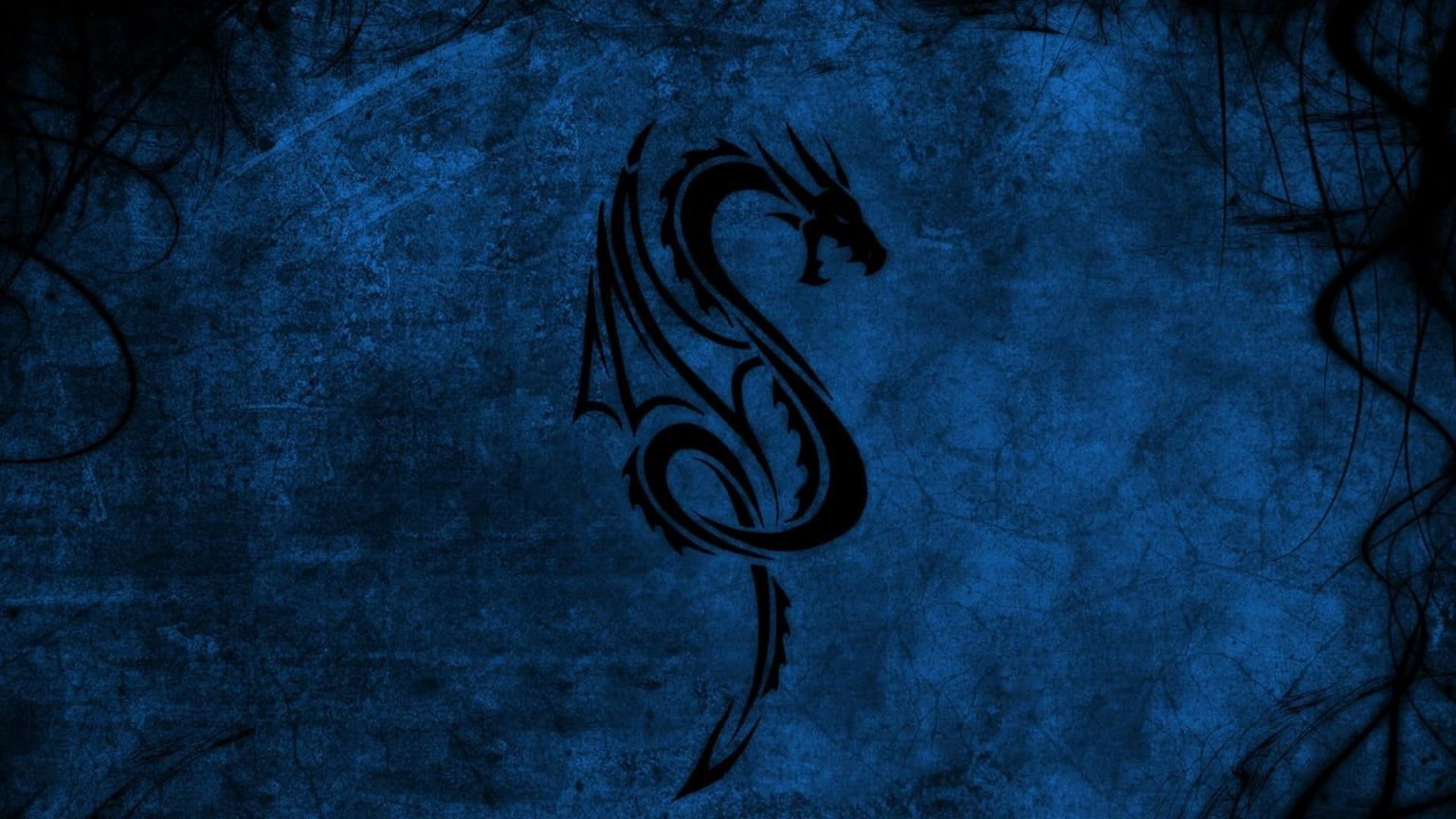 Дракон на синем фоне